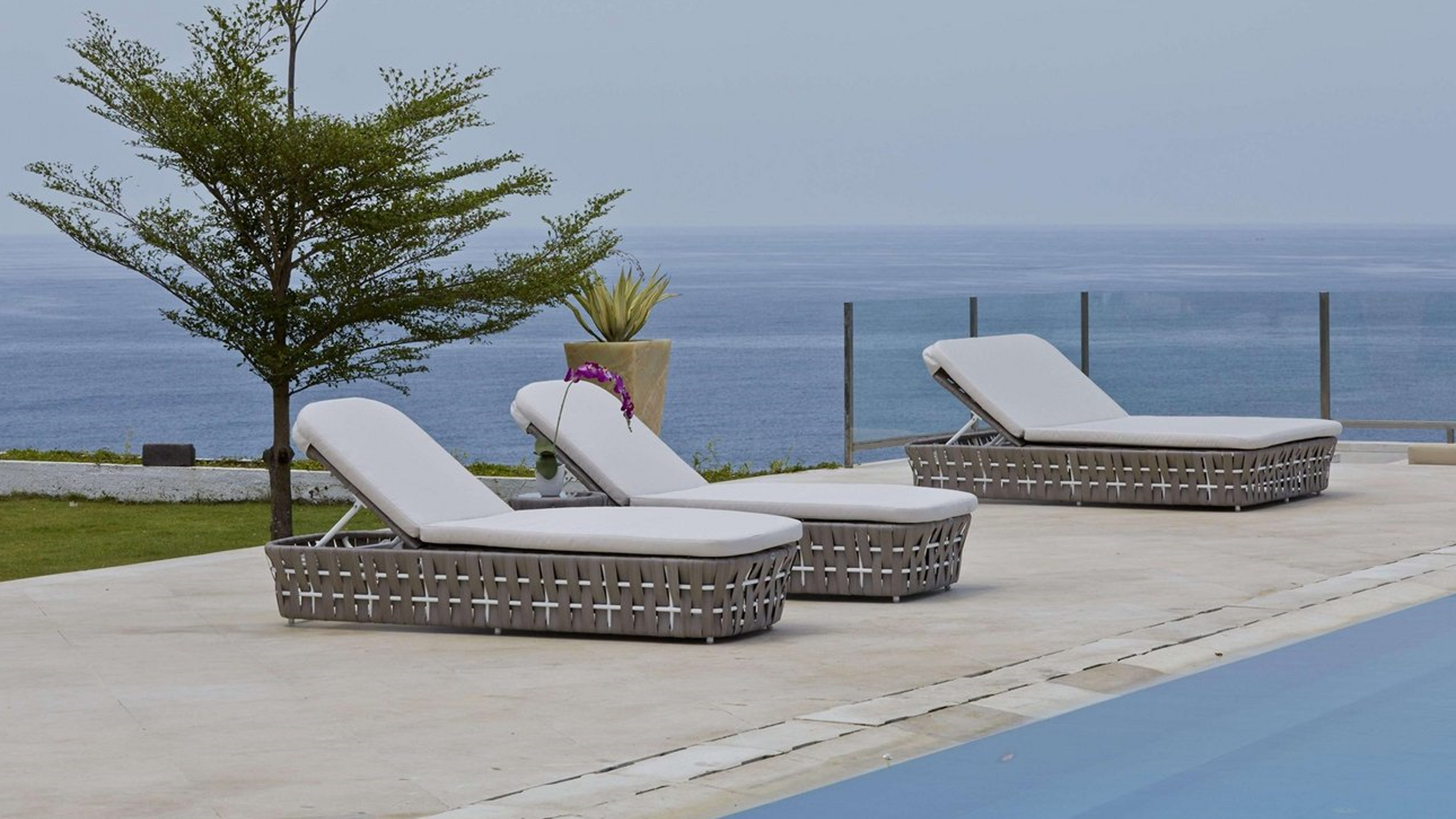 Outdoor Chaise & Sun Loungers