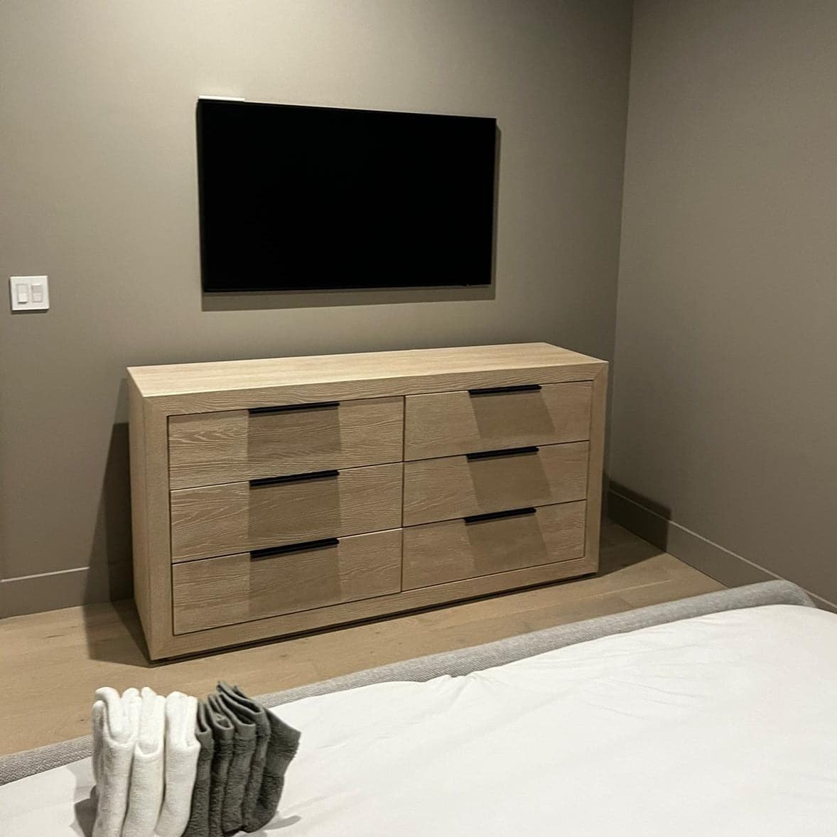 Modern Huston Dresser-Universal Furniture-UNIV-643040-Dressers-5-France and Son