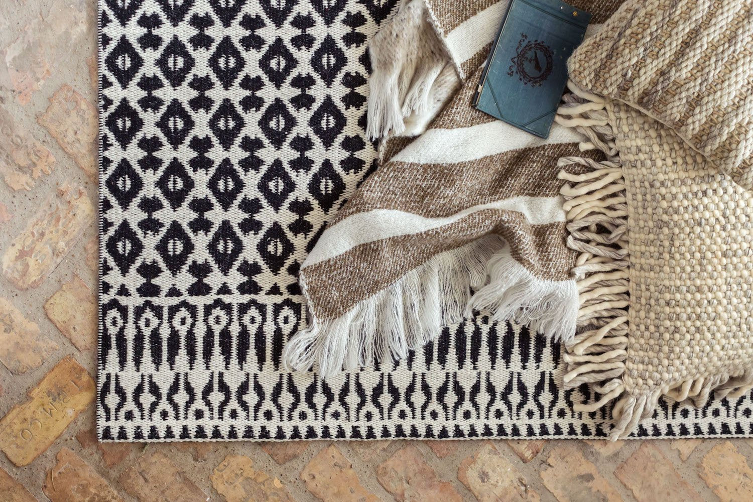 Pull the Rug Out: Five Tips for Buying A Vintage Rug
