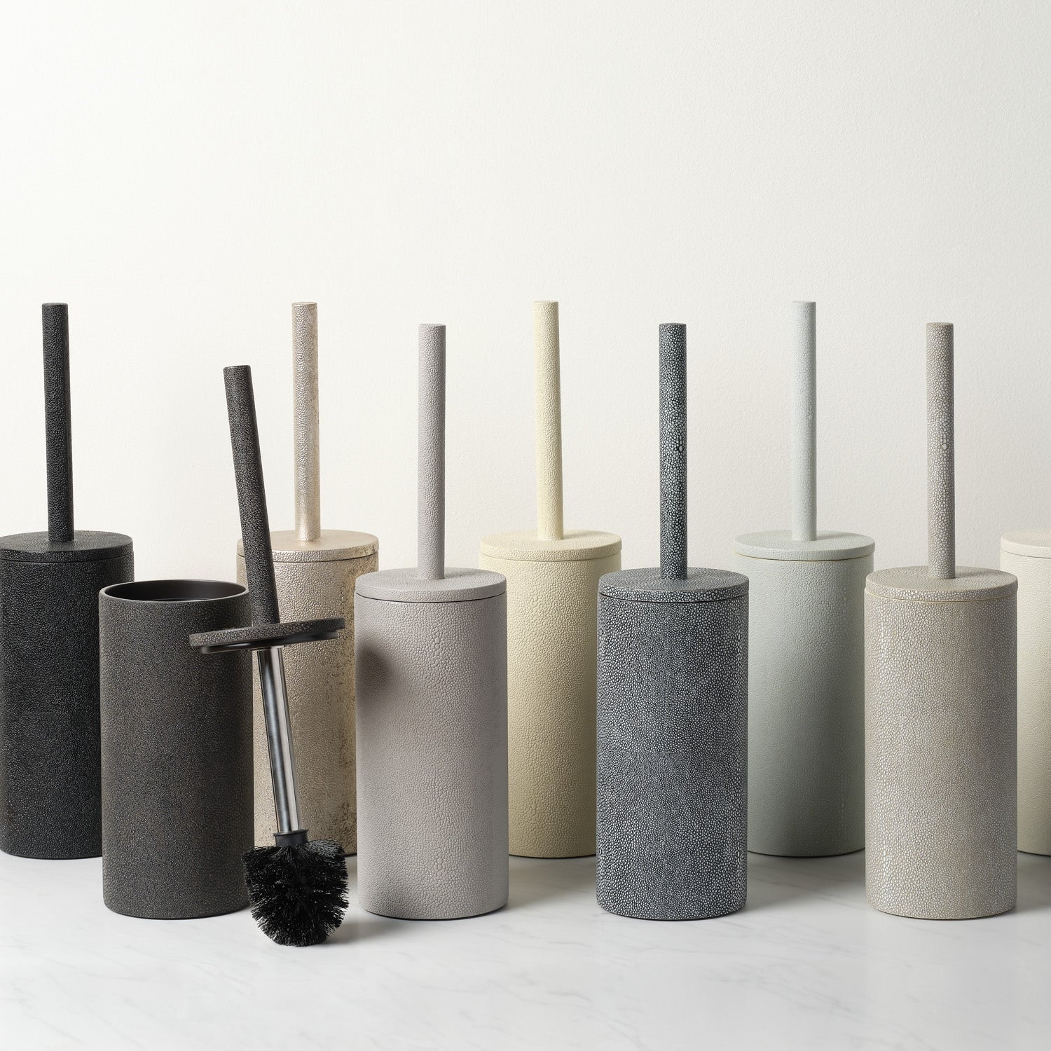 Manchester, Cloud Gray, Toilet Brush Holder, Round, Realistic Faux Shagreen