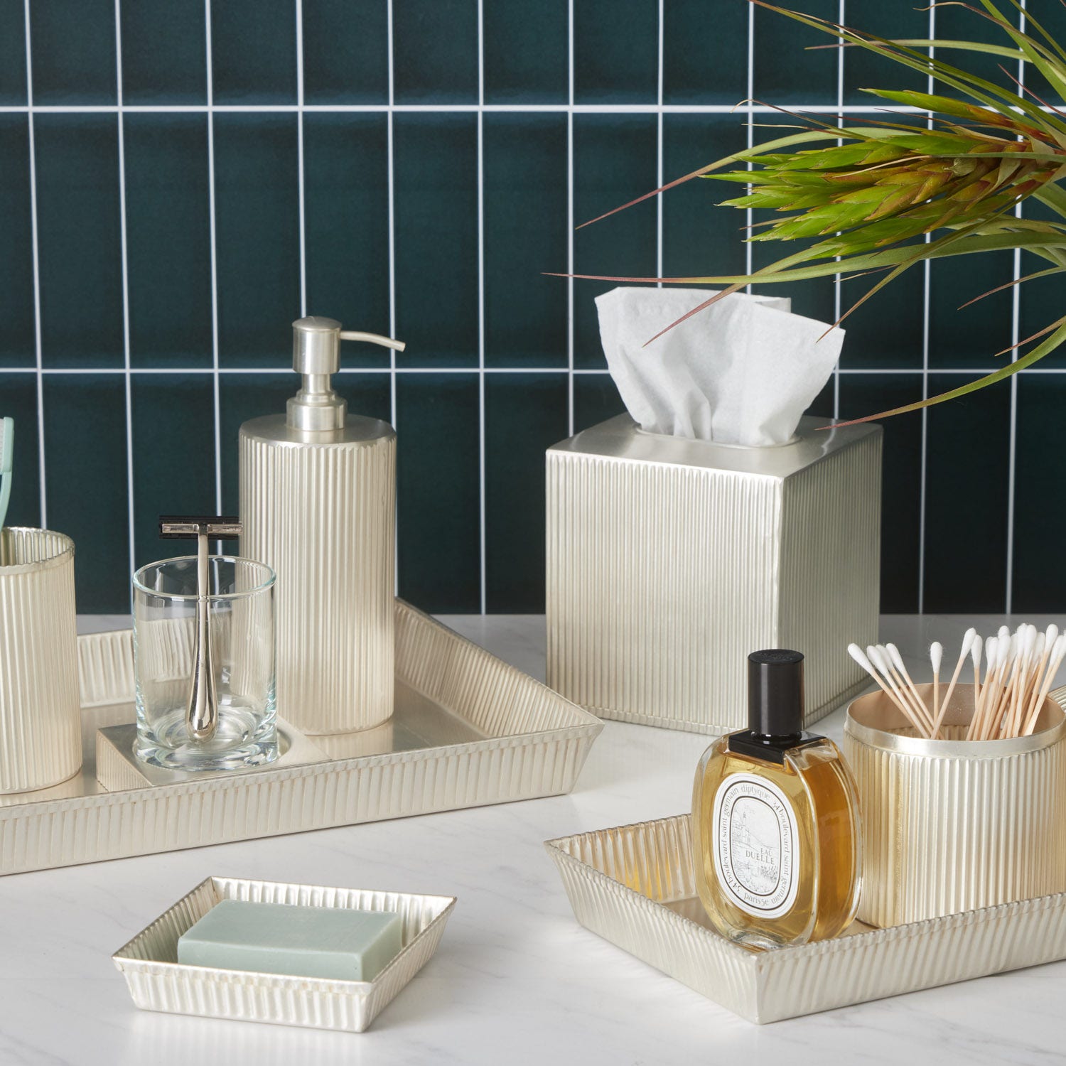 Redon,Matte Silver, Tissue Box, Square Straight, Ribbed Metal