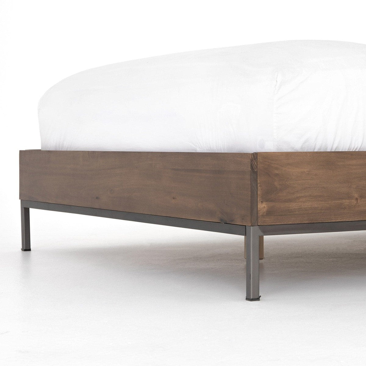 Trey Bed - Auburn Poplar- King