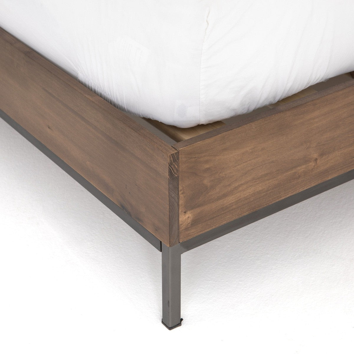 Trey Bed - Auburn Poplar- King