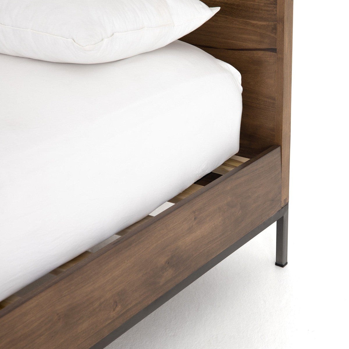 Trey Bed - Auburn Poplar- King