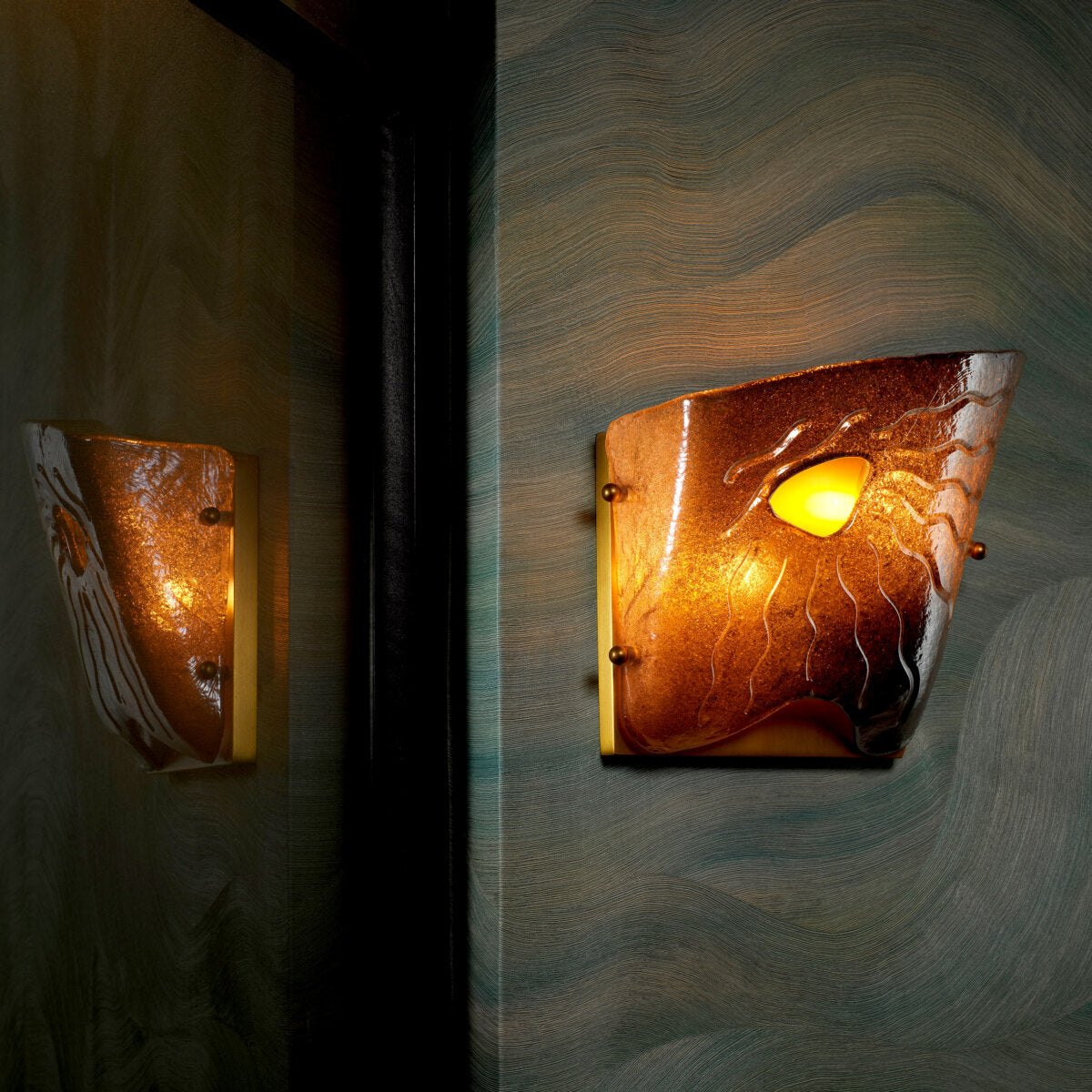 Wall Lamp Orlandis Right - Antique brass finish | smoke glass