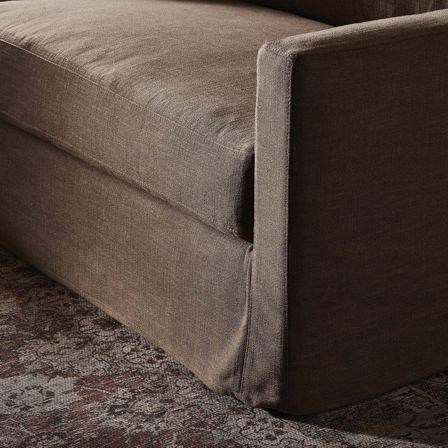 Hampton Slipcover Sofa - Antwerp Cafe