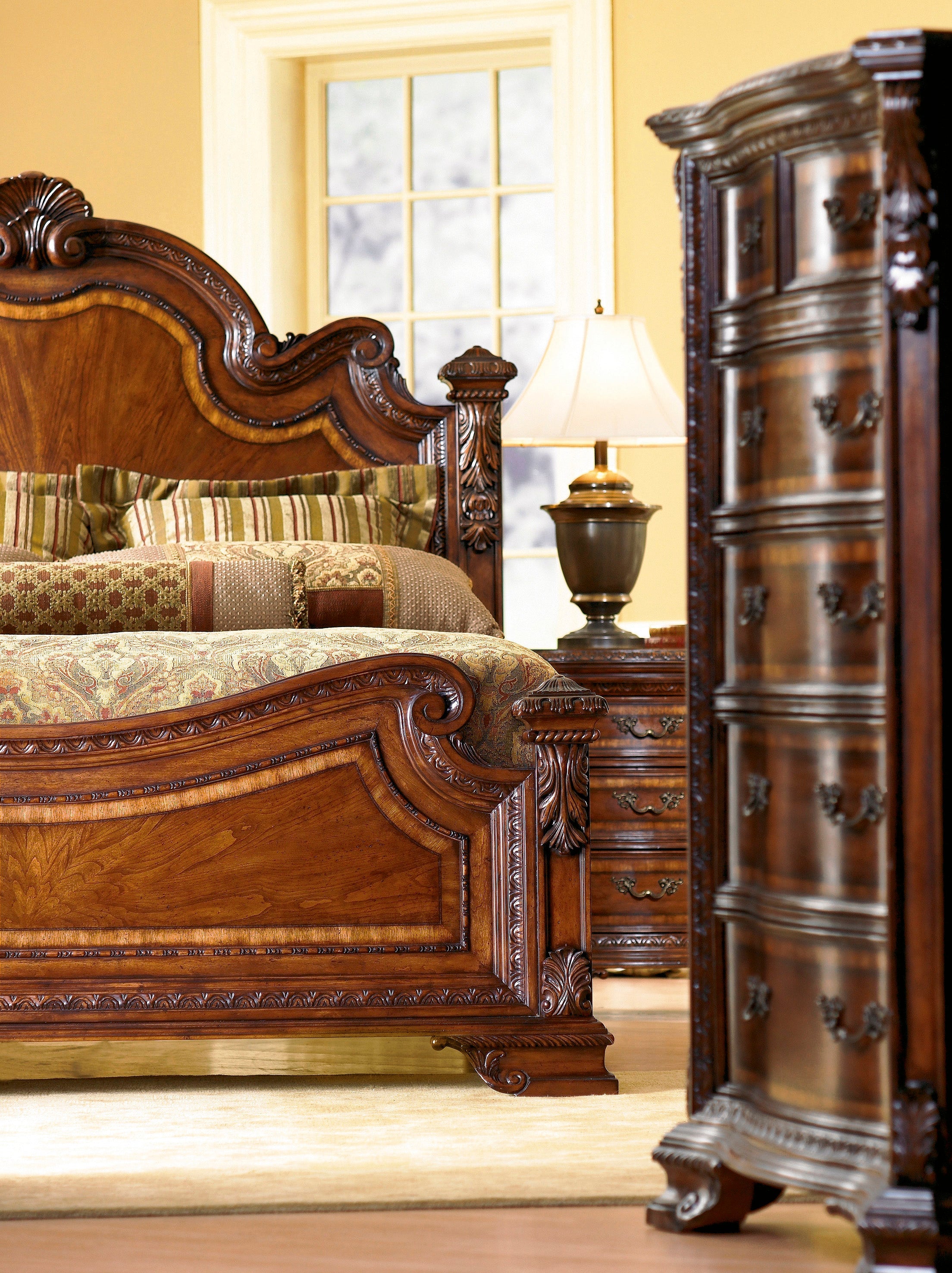 Old World Queen Estate Bed - Brown